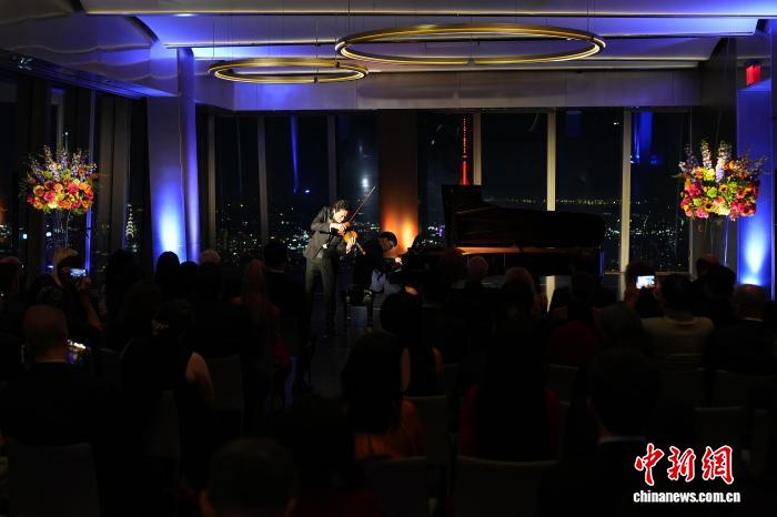 星歐平台:美國紐約340米高空奏響中鞦音樂會